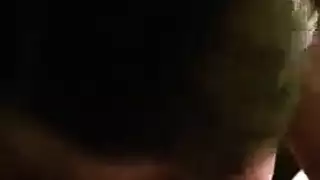 ثدي شقراء مغرية المثالي ومؤخرتها الضيقة تتحرك بشدة في حفرة ضيقة