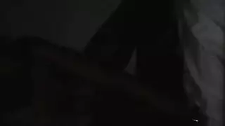 هاوي مثار يدخل كس فتاة سمراء مكتنزة بقوة