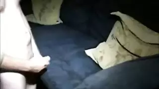 فتحة مشعرة تهتز وتنزل سائل في نهاية إباحية