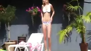 حمامات الشمس أمي الألمانية لامع