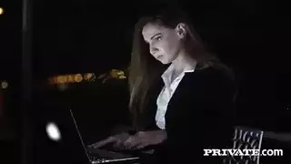 العاهرة تتناك من زبين