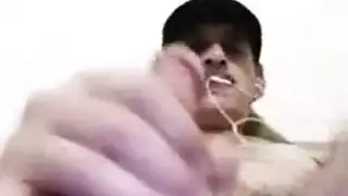 بورن عنيف: قضيب ضخم يدك كس مبلول بعنف