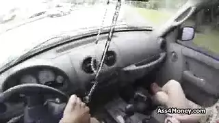 جهاز الاهتزاز للشقراء الجميلة ينكسر من مهبلها الضيق الرطب