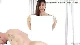 سوبر جولدي تهيمن بمتعة تابوه التبول المبلل