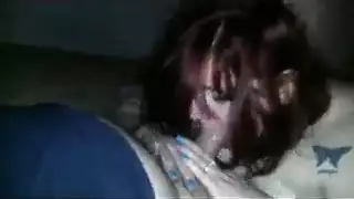 ثدي نائبة الرئيس الكبيران يصبحان هدف السائل المنوي لفريق العمل