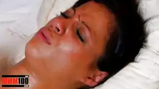 مشهد إباحي: مراهقة فرنسية عربية ذات مؤخرة كبيرة تأخذه بقسوة