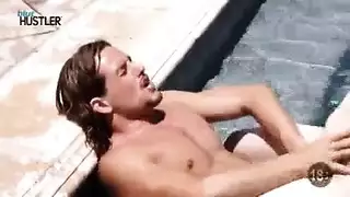 بنات جميلات مع كلاب