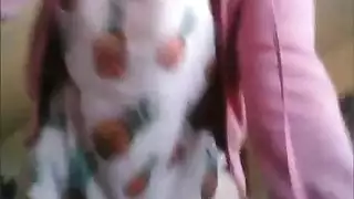 عرض كاميرا لفتاة صغيرة تستمني بمفردها