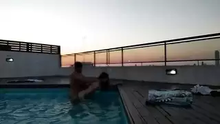 أرنب فاتن حمامات الشمس