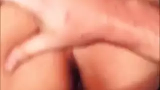 شيميل زبها صغير تتناك في طيزها بقوة من الفحل مفتول العضلات