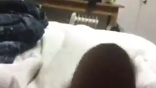  جنس جامح بحزام: مراهقة تغطي قضيب صديقها بالوحل الكثيف