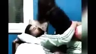 يستغل الزوجين