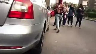 إغراء علني: تصوير طيز حجابة مثيرة في وضح النهار