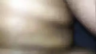 كلبة عربية خاضعة يتم ممارسة الجنس الشرجي معها من قبل شيخ عضلي