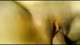 مراهقة عذراء عربية تمارس جنسًا عنيفًا وتنتهي بالقذف داخليًا