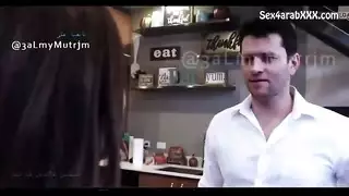 مشهد إباحي: ممرضة مكتنزة تغوي رجلاً أكبر سنًا لركوبة جامحة