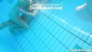 سكس أجنبي مبلل ومثير: ثنائي تحت الماء مع إيلاج مزدوج