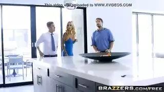 محظورات المطبخ: الزوجة تأخذ جنسًا عنيفًا في وجهها من أفضل صديق لزوجها