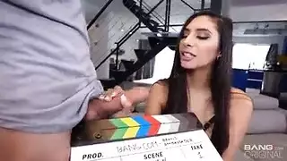 الثدي الوحش أزرق العينين المنبر