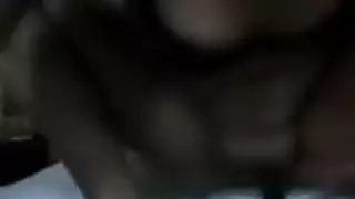 خشن وجامح: كسها يمسك الديلدو الخضري السميك