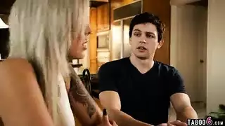 العروس الشقية تخون بزوج أمها جنس محرم مع زوج الأم