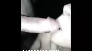 مراهقة عربية عارية تبلع زب حبيبها في خصوصية تامة