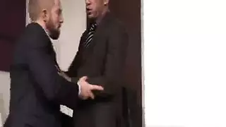 واحد ينيك صحبه في طيزه