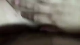 مراهقة آسيوية في علاقة شرجية جماعية مع قضيب أبيض ولعق سحاقي